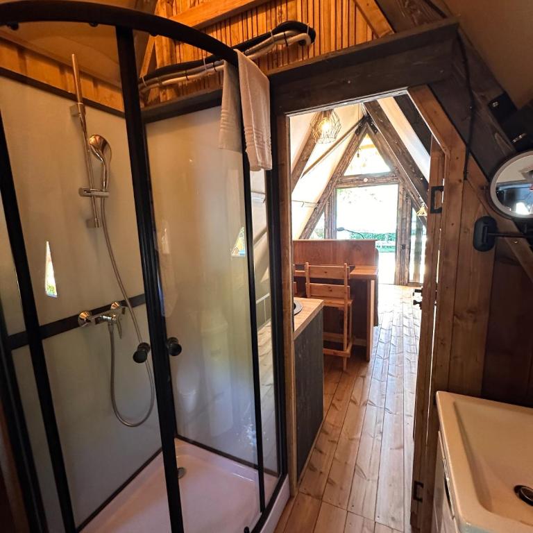 BEST LEDRO CAMPING - Deluxe Suite mit Whirlpool-Badewanne - 3