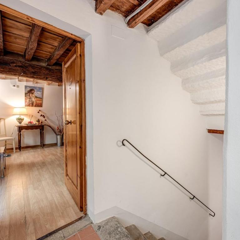 Signoria & Duomo - Historic Florence Home - One-Bedroom Apartment - 2