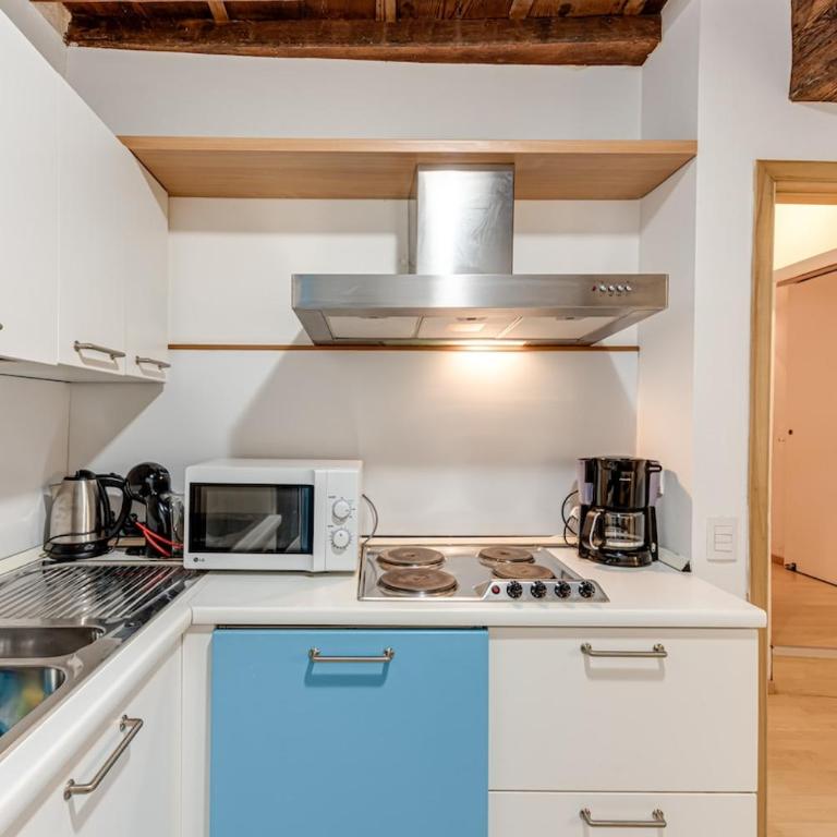 Signoria & Duomo - Historic Florence Home - One-Bedroom Apartment - 4