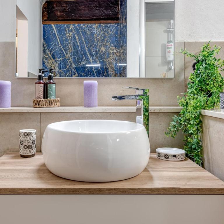 Signoria & Duomo - Historic Florence Home - One-Bedroom Apartment - 8