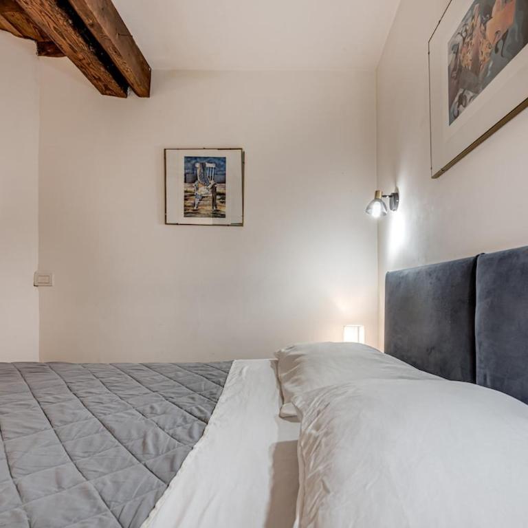 Signoria & Duomo - Historic Florence Home - One-Bedroom Apartment - 9