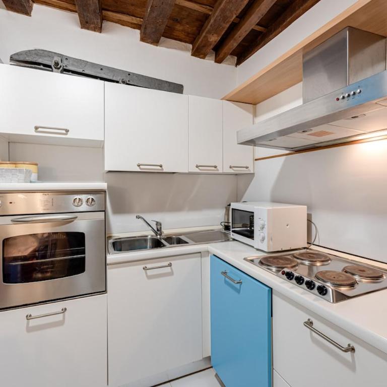 Signoria & Duomo - Historic Florence Home - One-Bedroom Apartment - 16