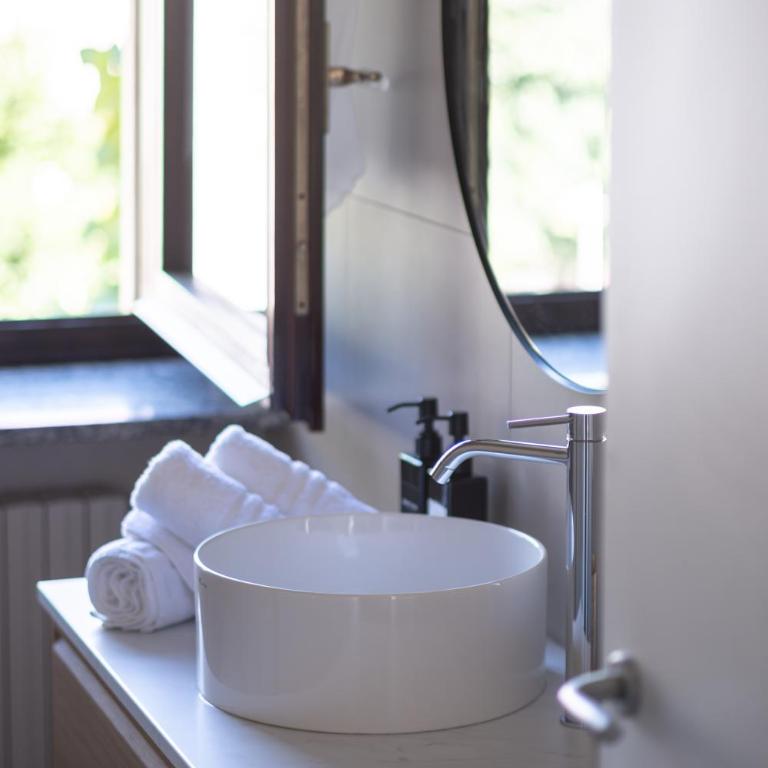 Diamond suite Apartment - 2 min walk to Bernina Express - Superior Apartment with City View - 30
