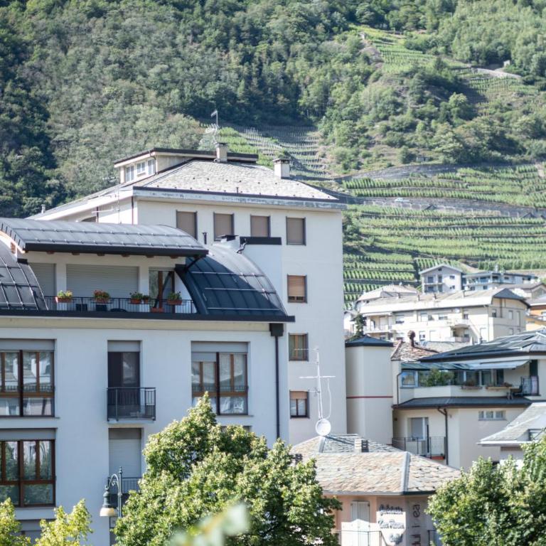 Diamond suite Apartment - 2 min walk to Bernina Express - Superior Apartment with City View - 32