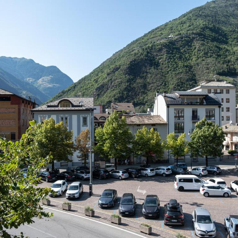 Diamond suite Apartment - 2 min walk to Bernina Express - Superior Apartment with City View - 33