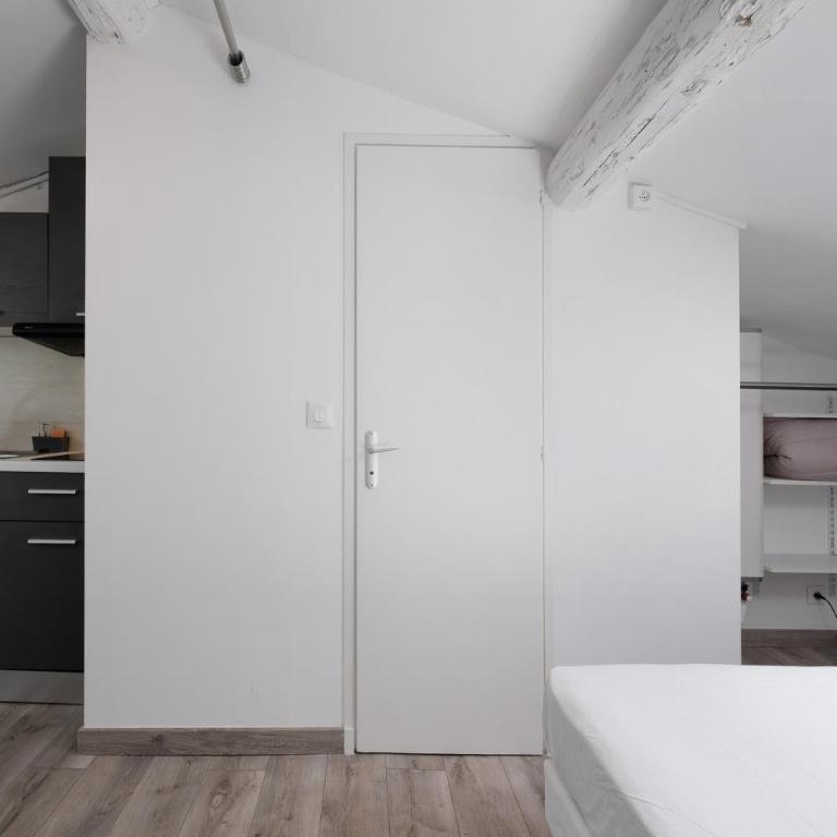 Studio Centre Cannes, Rue d’Antibes - Appartement Supérieur - Vue sur Ville - 4