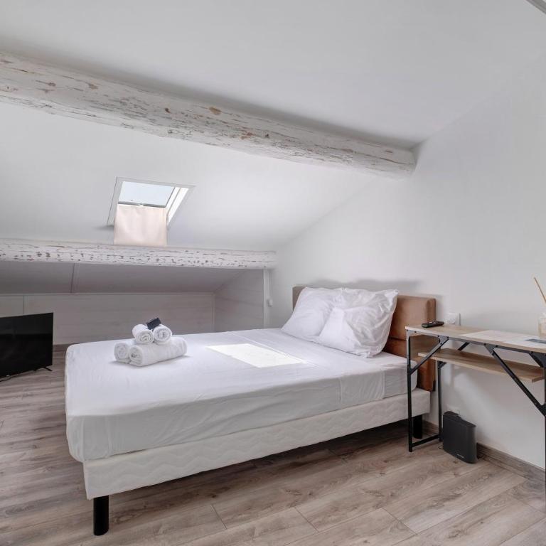 Studio Centre Cannes, Rue d’Antibes - Appartement Supérieur - Vue sur Ville - 5
