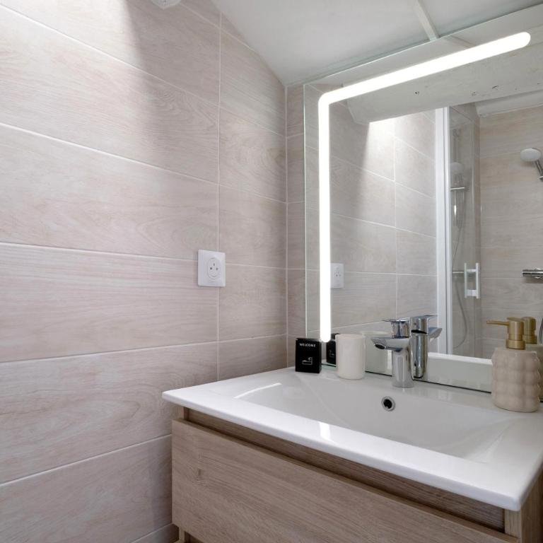 Studio Centre Cannes, Rue d’Antibes - Appartement Supérieur - Vue sur Ville - 15