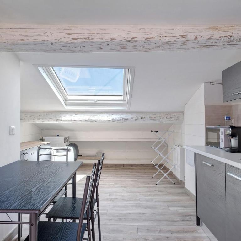 Studio Centre Cannes, Rue d’Antibes - Appartement Supérieur - Vue sur Ville - 16