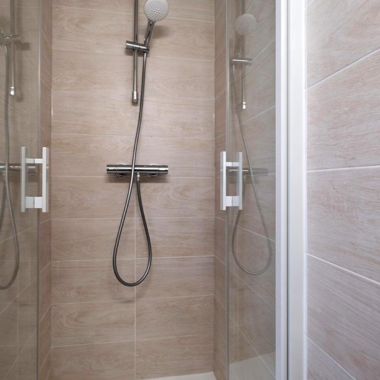 Studio Centre Cannes, Rue d’Antibes - Appartement Supérieur - Vue sur Ville - 17