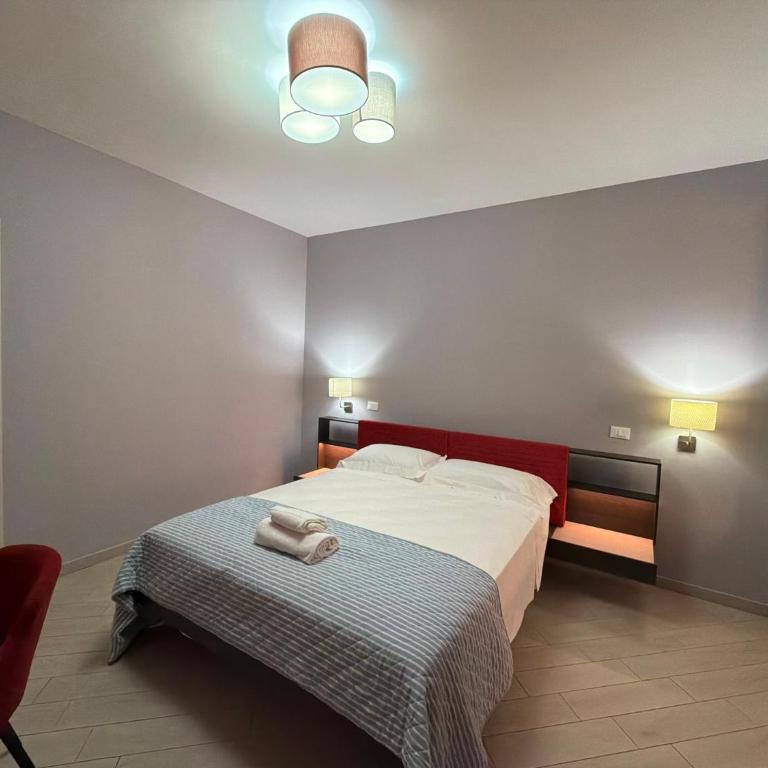Belvedere Rent Rooms - Vierbettzimmer mit Balkon - 1