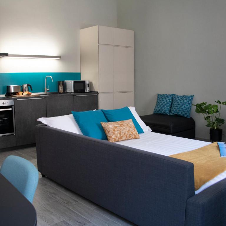 The Best Rent - Termini Apartments - Three-Bedroom Apartment - Via Filippo Turati, 34 - 14