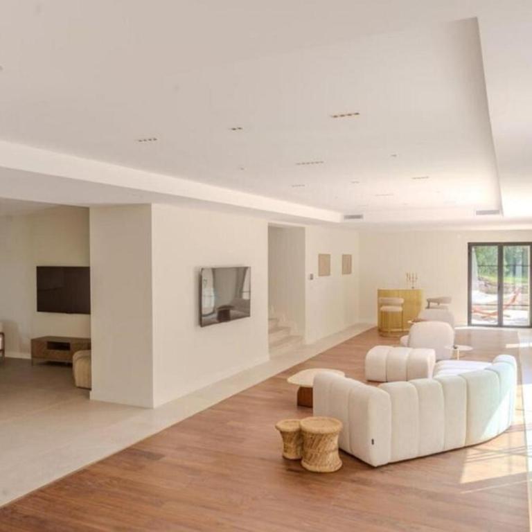 Exclusive Stunning Views Pool - Villa - 10