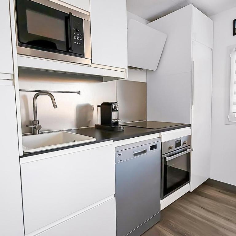Pool, beach, terrace & sports - Appartement 3 Chambres - 12