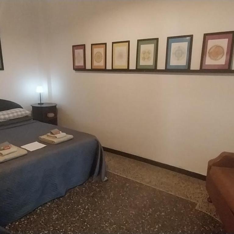 Est 25 Lodging in Genoa - Camera Matrimoniale - 2