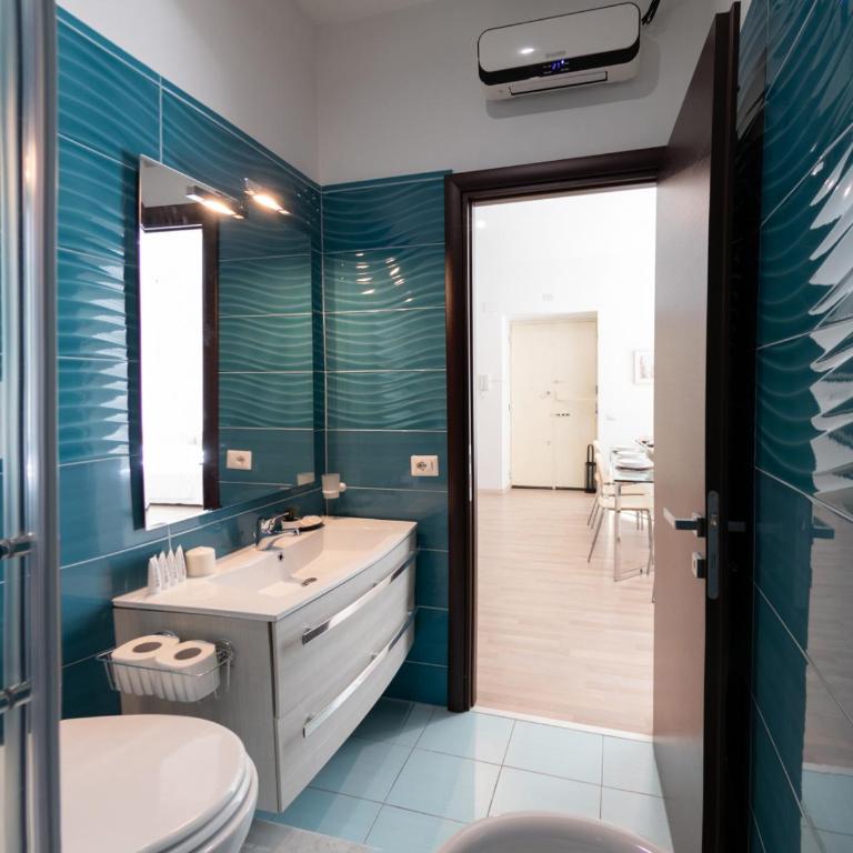 The Best Rent - Termini Apartments - Three-Bedroom Apartment - Via Enrico Cialdini, 13 - 13