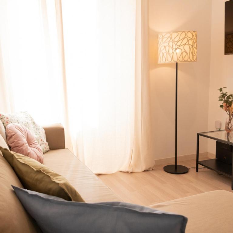 The Best Rent - Termini Apartments - Three-Bedroom Apartment - Via Enrico Cialdini, 13 - 1