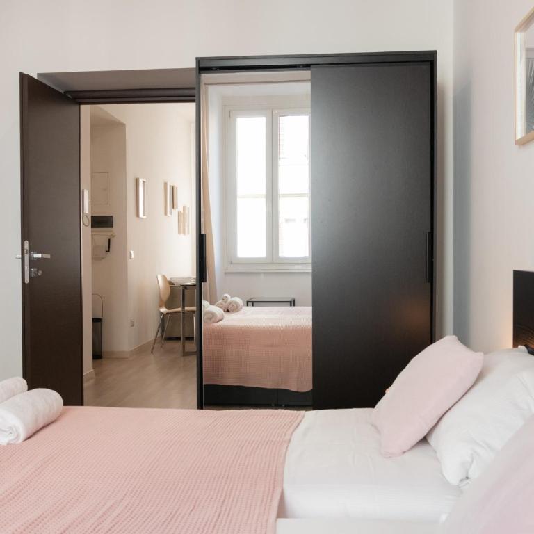The Best Rent - Termini Apartments - Three-Bedroom Apartment - Via Enrico Cialdini, 13 - 21