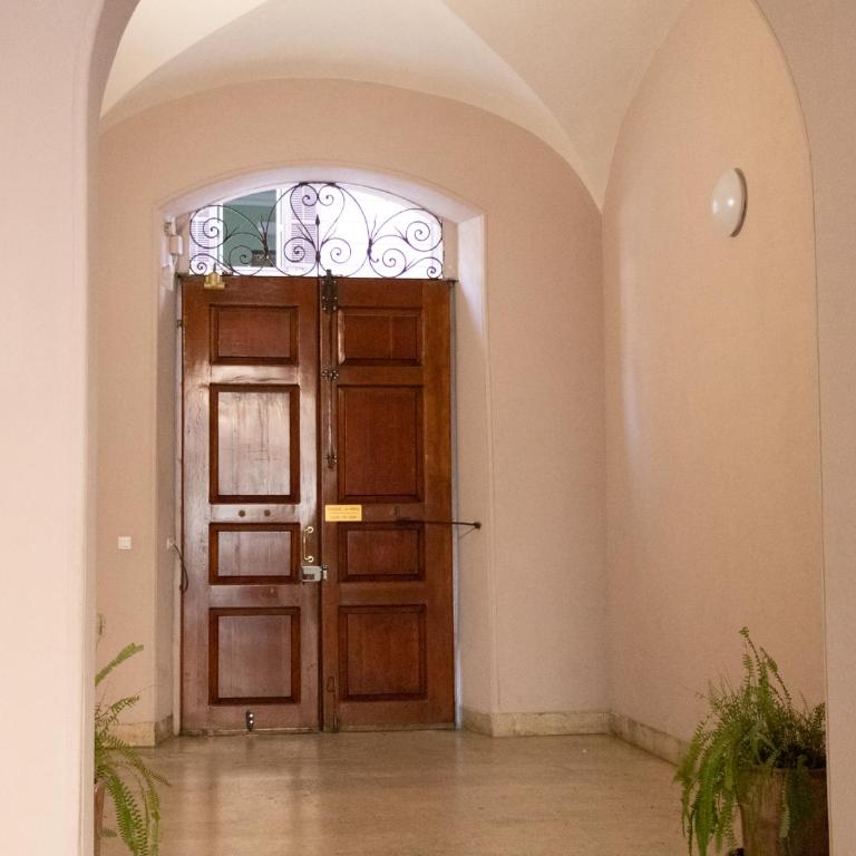 The Best Rent - Termini Apartments - Three-Bedroom Apartment - Via Enrico Cialdini, 13 - 23