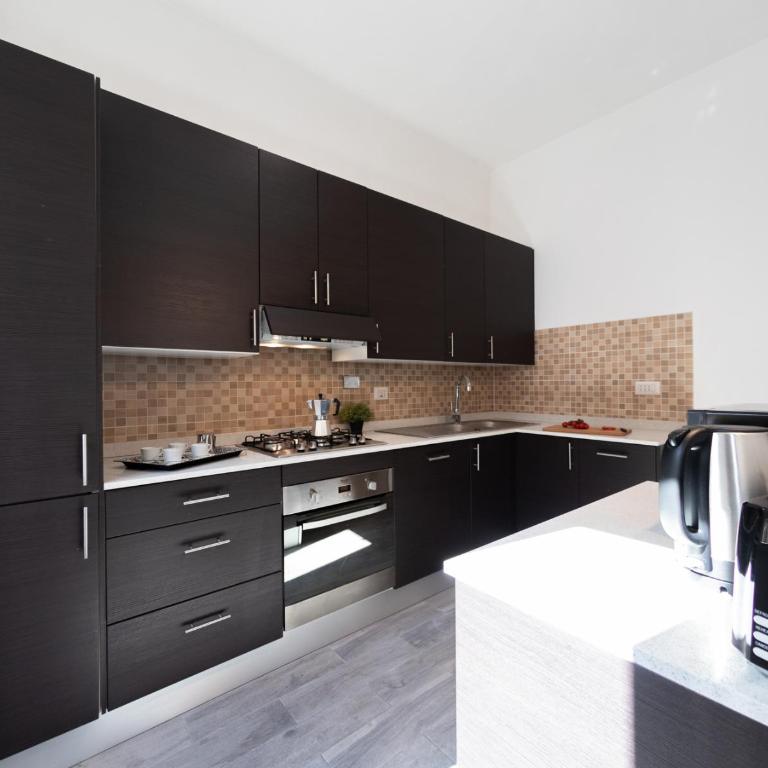 The Best Rent - Termini Apartments - Three-Bedroom Apartment - Via Enrico Cialdini, 13 - 6