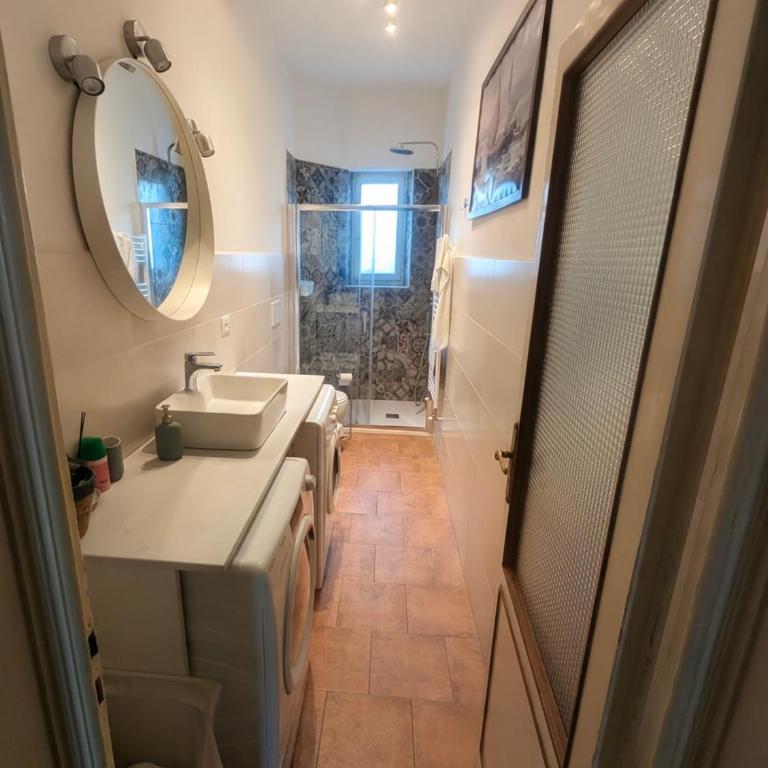 Entire home near city center and local attractions - Three-Bedroom Apartment - 5
