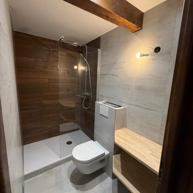 Très spacieux chalet rénové été 2026 - 14 personnes coeur de village 150 m des pistes - - Chalet Supérieur - 2