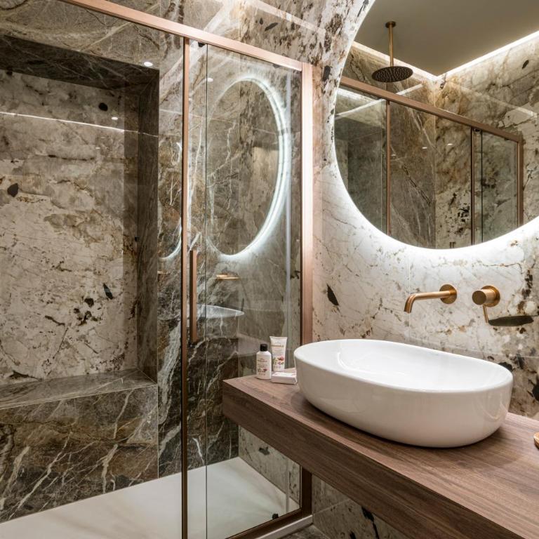 TheLuxe Residences - Deluxe One-Bedroom Apartment - 13