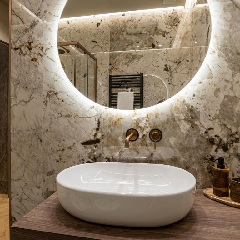 TheLuxe Residences - Two-Bedroom Deluxe Apartment - 8