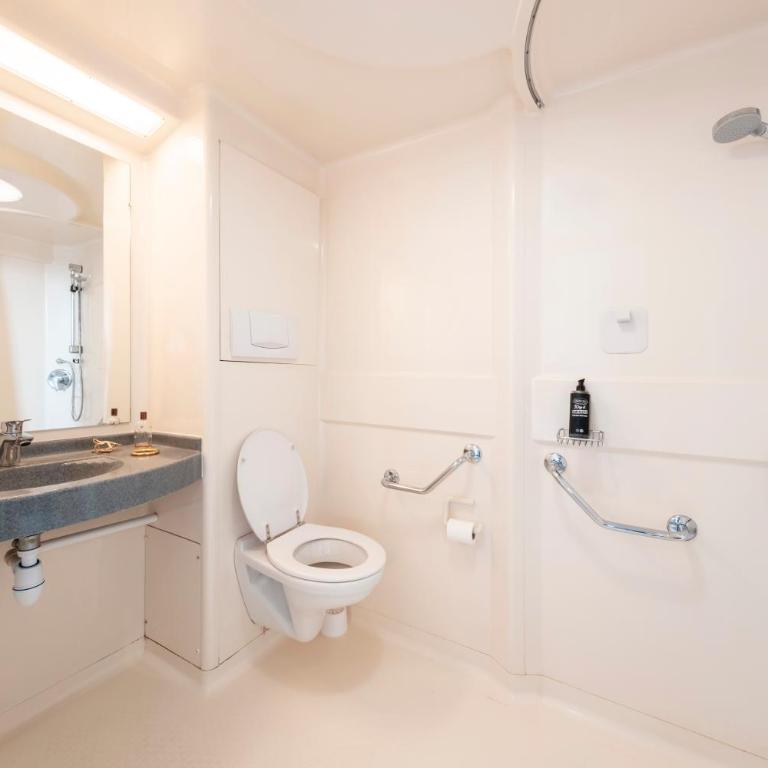 ibis budget Paris Porte de Vincennes - Chambre Lit King-Size pour Personnes à Mobilité Réduite - 12