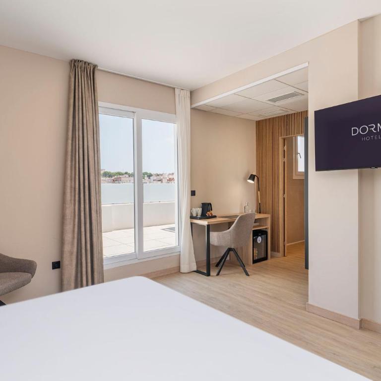 Dorma Gaudea Santa Pola - Habitación con cama extragrande y bañera de hidromasaje - 1
