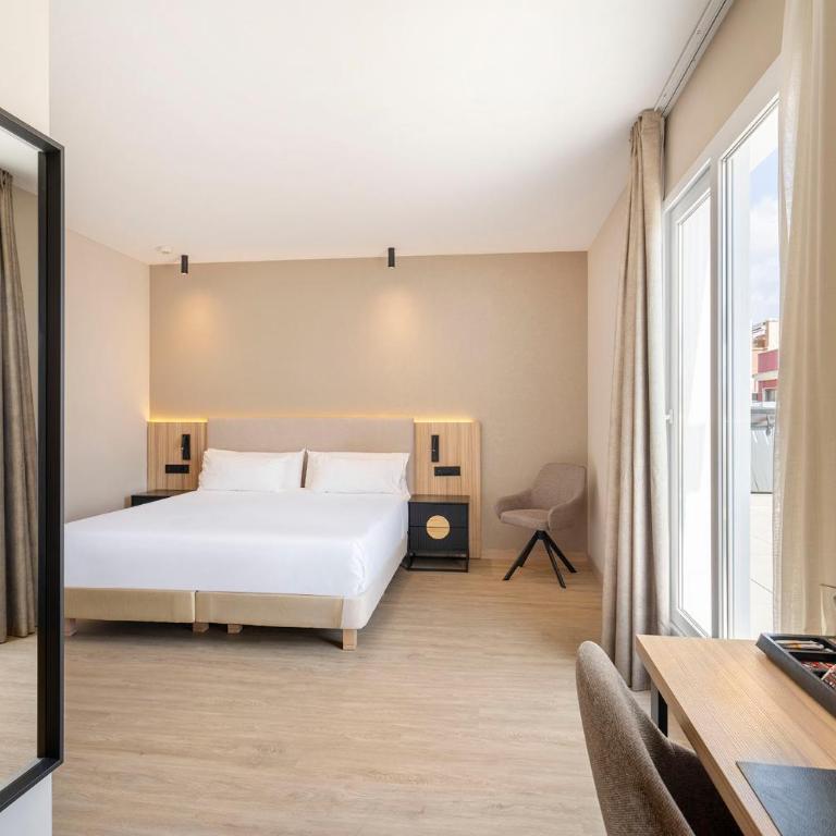 Dorma Gaudea Santa Pola - Habitación con cama extragrande y bañera de hidromasaje - 4