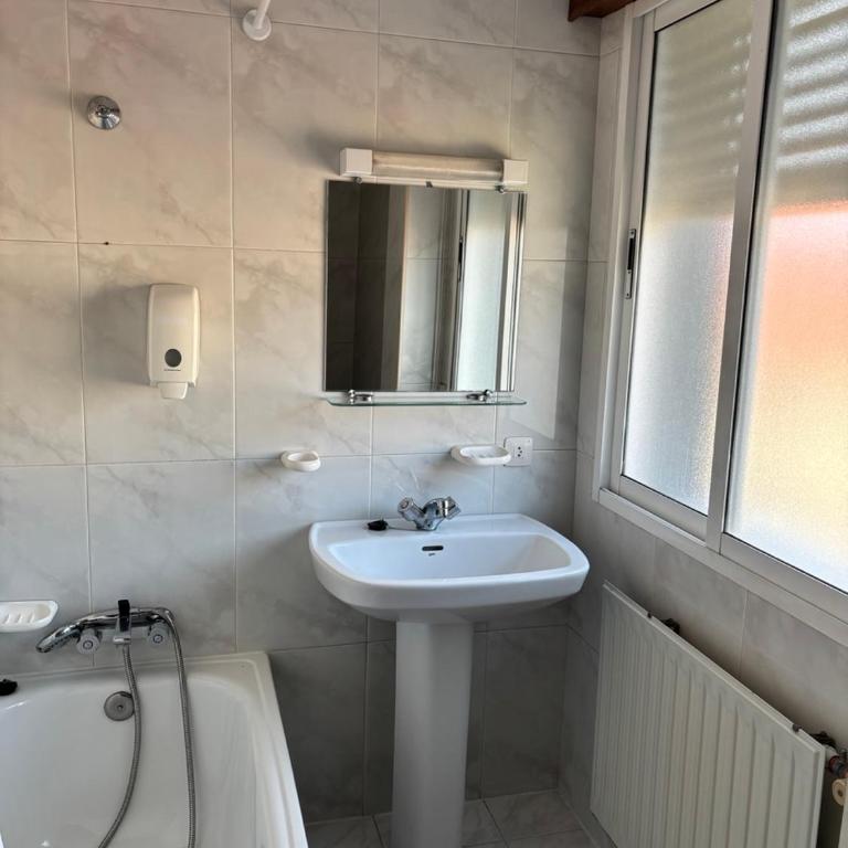 Pensión Las Arenas - Habitación Individual con baño privado - 4