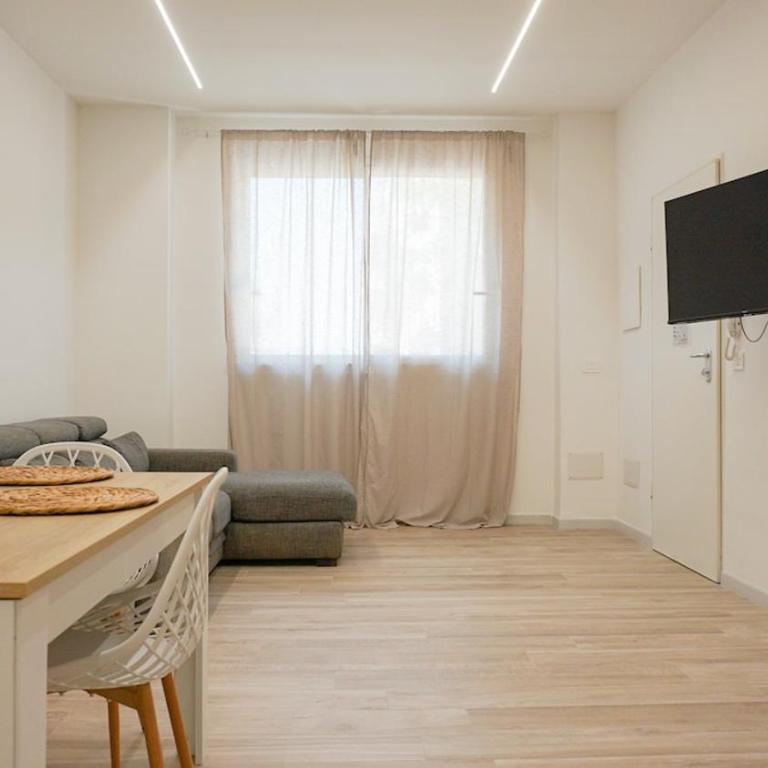 Kennedy 86 - Appartamento con 2 Camere da Letto - 2