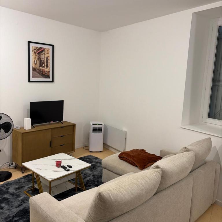 Charming renovated one bedroom apartment Up to 4 people - Appartement 2 Chambres - 5