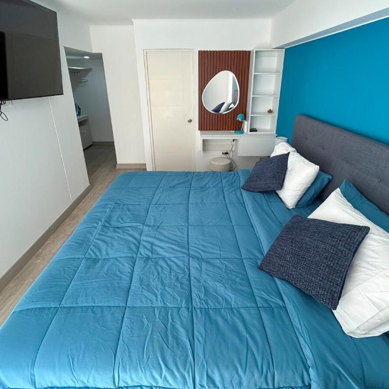 Modern 3-Bedroom Apartment Near Larcomar & Kennedy - Three-Bedroom Apartment - 1