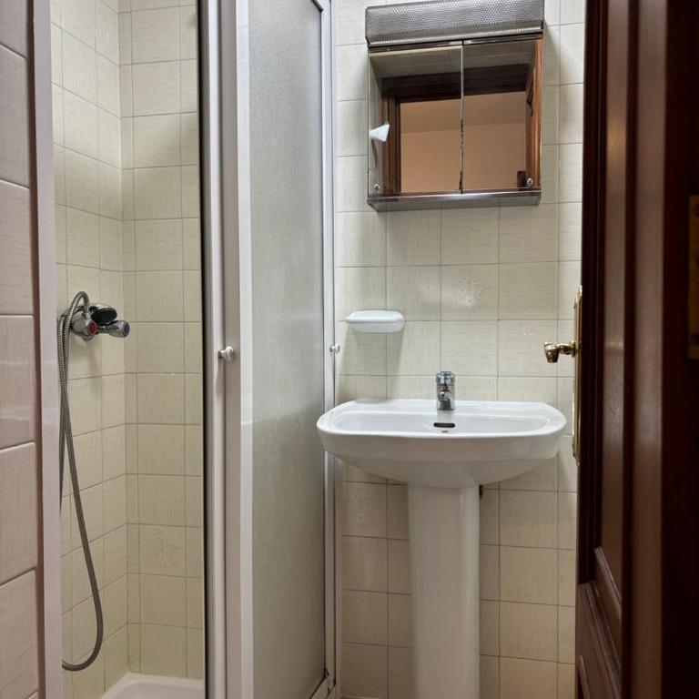 Pensión Las Arenas - Habitación Individual con baño privado - 9