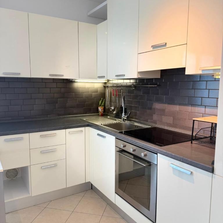 BeeOliva Garda & Garage Arco - Appartamento con 1 Camera da Letto, Balcone e Vista Montagna - 16