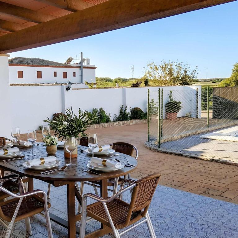 Chalet Piscina Privada vallada cerca del pueblo solo se permite familias y parejas - Chalet - 3