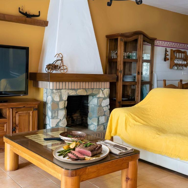 Chalet Piscina Privada vallada cerca del pueblo solo se permite familias y parejas - Chalet - 5