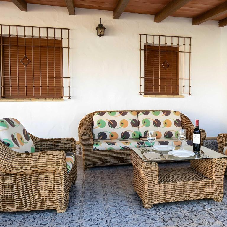 Chalet Piscina Privada vallada cerca del pueblo solo se permite familias y parejas - Chalet - 7