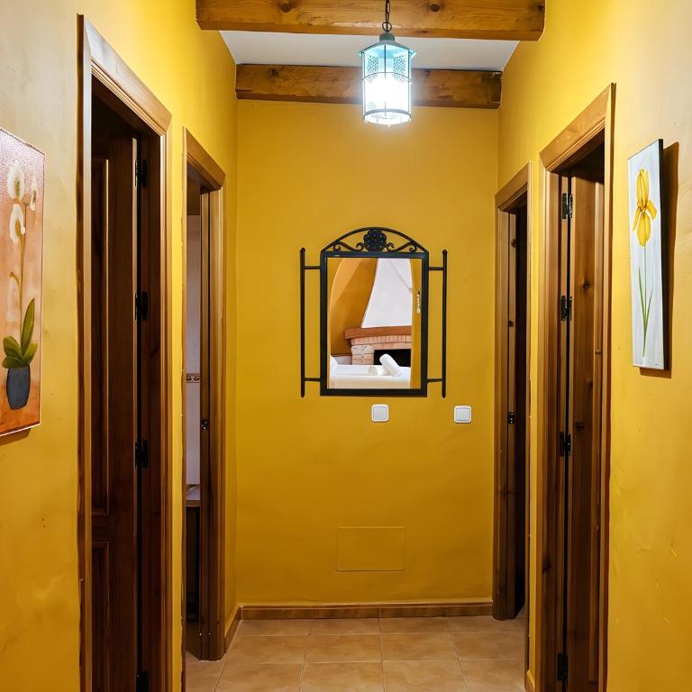 Chalet Piscina Privada vallada cerca del pueblo solo se permite familias y parejas - Chalet - 9