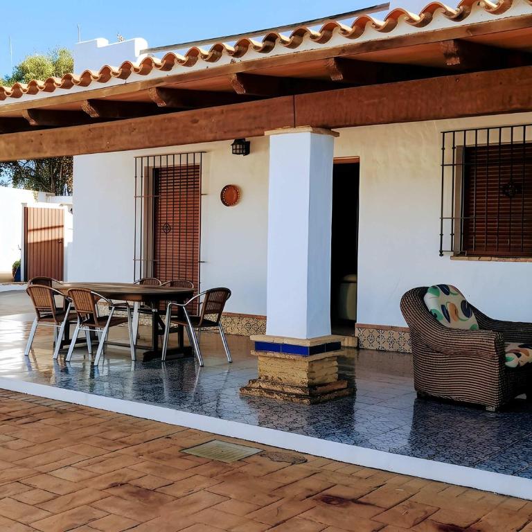 Chalet Piscina Privada vallada cerca del pueblo solo se permite familias y parejas - Chalet - 11