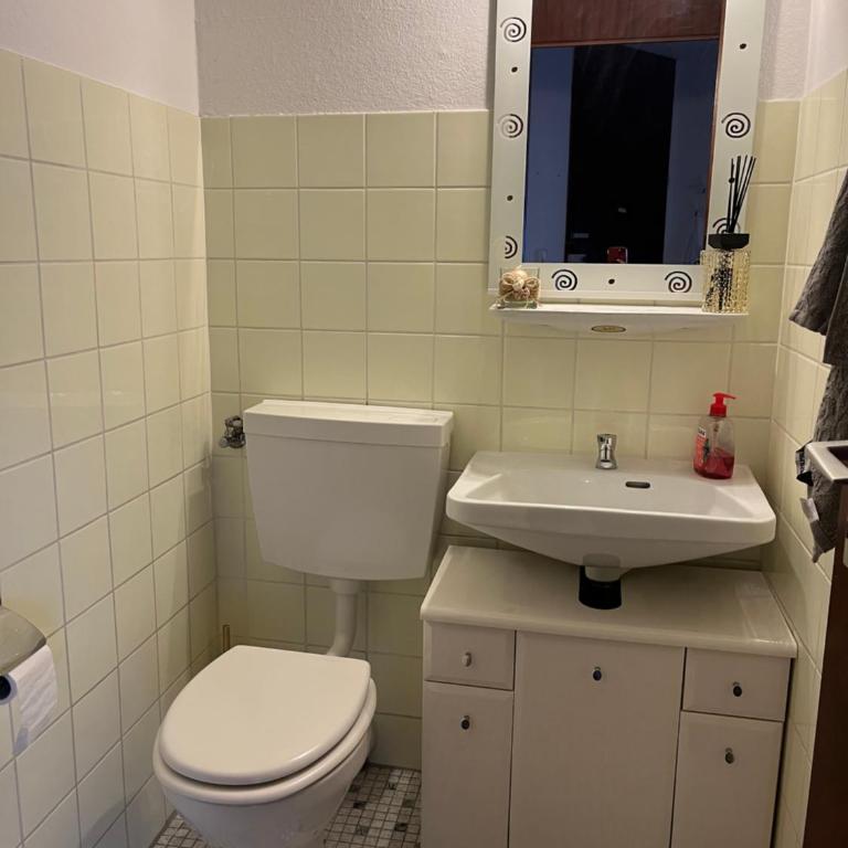Großzügig geschnittene, helle, schöne Wohnung in Toplage - Two-Bedroom Apartment - 36