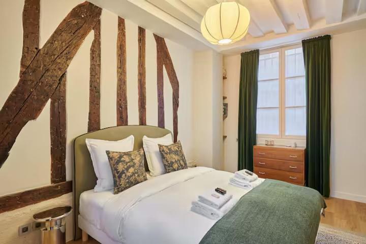 Beautiful new triplex on Place des Vosges - Villa - 13
