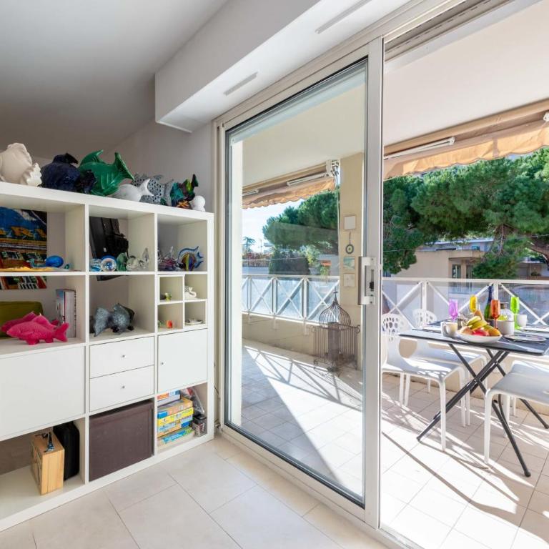 1-Br Cannes East Residence with Swimming Pool - Apartment - 16