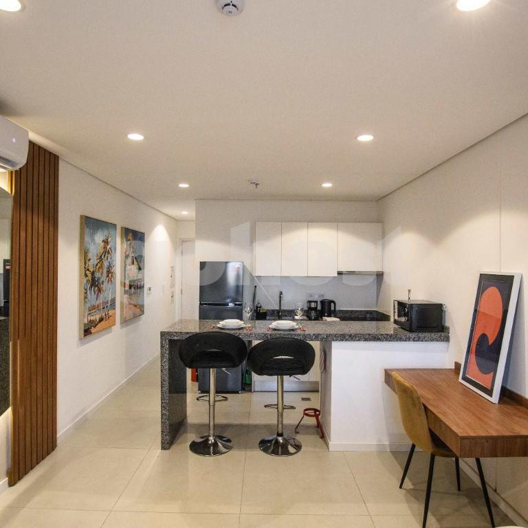 Brand New Studio with Workspace & BBQ Balcony - Apartamento - 6