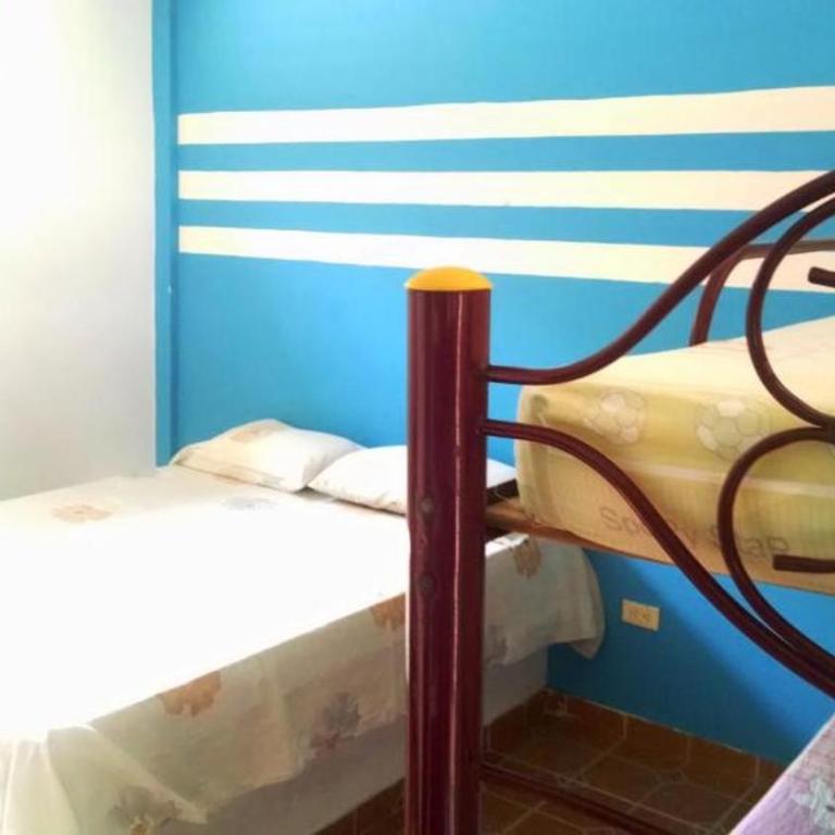 Hostal Dumbira - Quadruple Room - 3