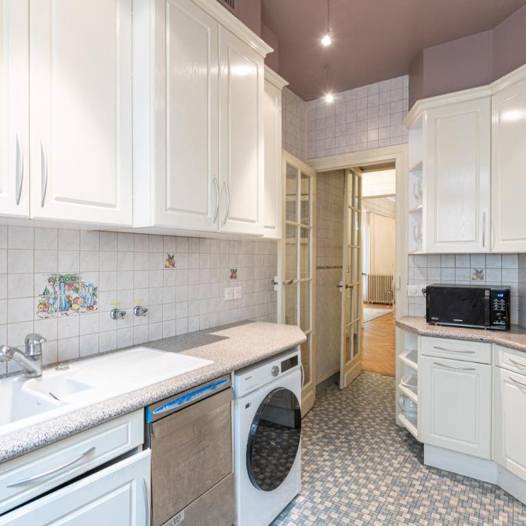 La Perle du 7eme - 110 mètres Carrés - Elégant - 5 personnes - à 200 mètres de la Tour Eiffel - Appartement 2 Chambres - 14