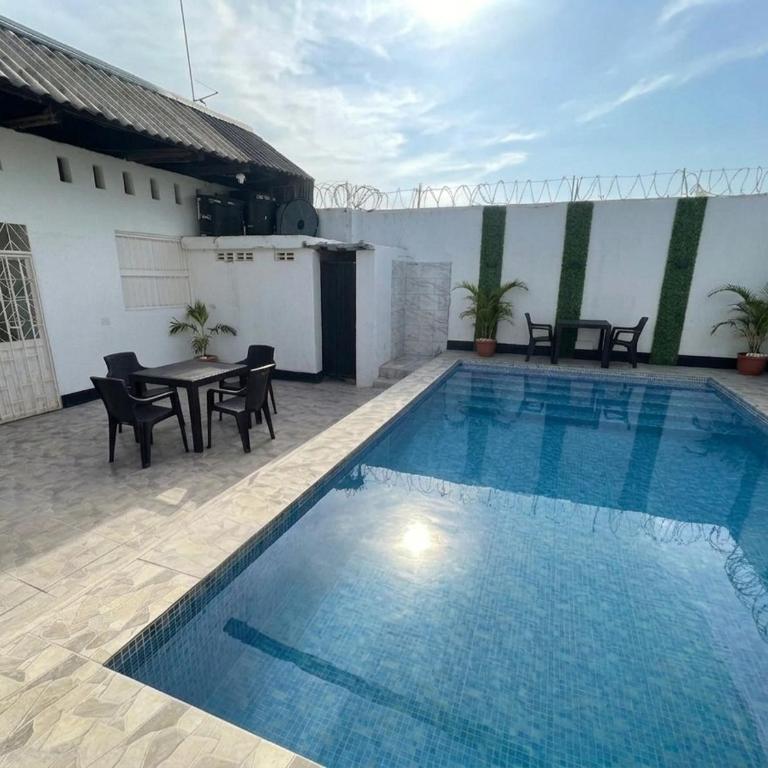 Espectacular casa con piscina privada en el centro de Girardot - Villa con piscina privada - 2