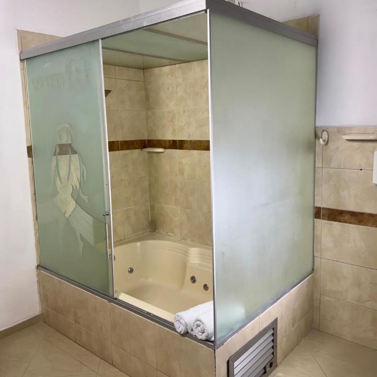 Living Montes - Habitación Doble Deluxe con bañera - 7